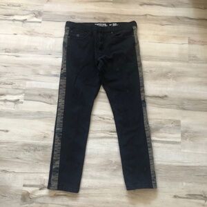 MASSIVE $10 SALE Signature by Levi Strauss Black Slim Jeans w/ Camo